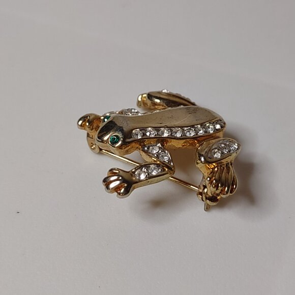 Little Gold Tone Frog Brooch With Green Eyes - Picture 3 of 12